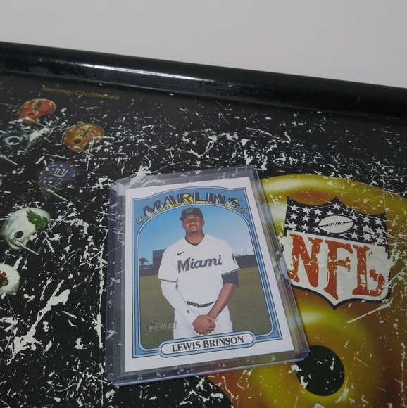 2 Topps Heritage 2021 High # Short Print Cards Lewis Brinson & Christin Stewart - Picture 7 of 7